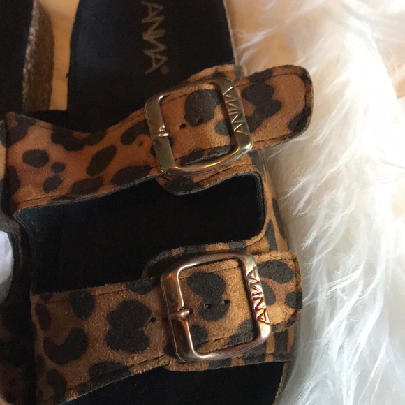 SALE! NIB Leopard Sandal - Picture 4 of 5